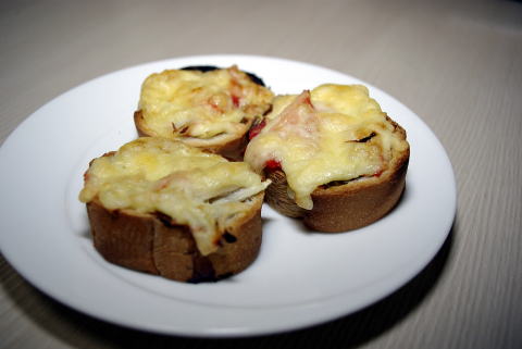 フランスパンの甘タレピッザ